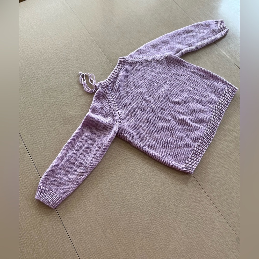 VINTAGE HAND KNIT GIRL’S PURPLE SWEATER - Picture 4 of 8